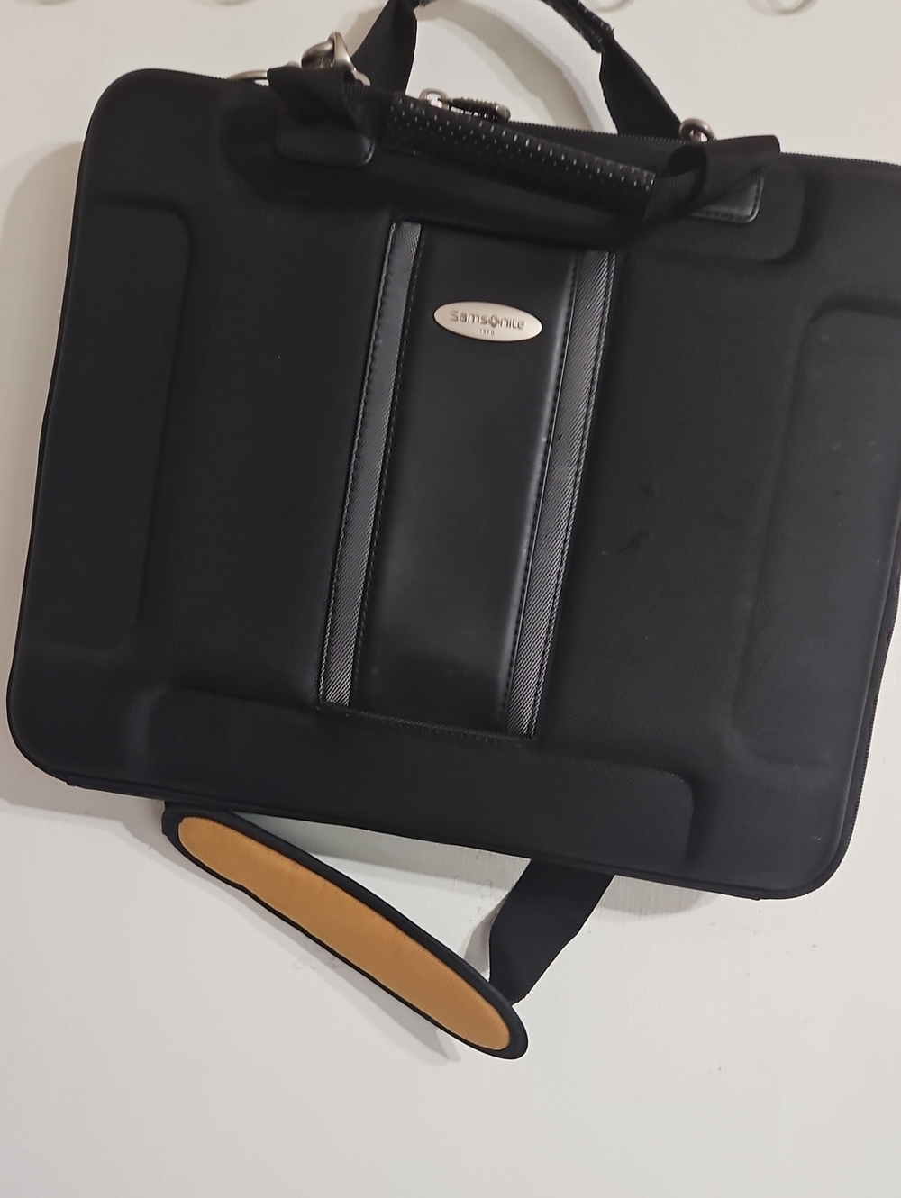 Samsonite Black Laptop Briefcase with Tan Shoulder Pad